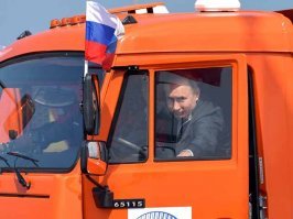 а где "КАМАЗы" Путина? на зеленом с Шойгу на охоту,на синем погонять, на оранжевом-в Крым