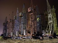 На кладбище кранов ему место а не на стройке...