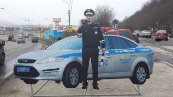 Парню надоело, что машины постоянно шумят возле его дома, и придумал устройство, остановившее это безобразие