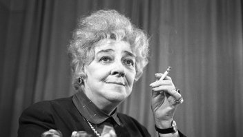"Всю свою жизнь я проплавала в унитазе стилем баттерфляй."
(c) 
Ф. Раневская