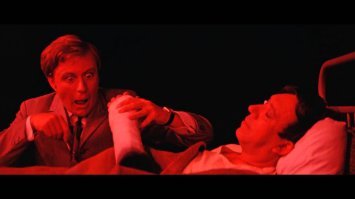 Лишние руки на обложке нового номера GQ поставили читателей в тупик