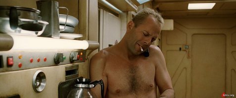 Занятный кофейник у Корбена Далласа в стенке его квартирки встроен.