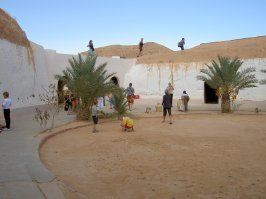 Ну вот как таким объяснить, что они реально "троглодиты". Фото наверное помогло бы, но не снял вывеску кафе/ресторан - троглодитус)))