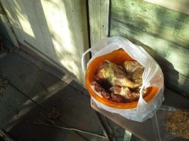 не знаю как с рулькой а просто свинину выдерживаю в специях несколько дней и на час в коптилку.
фотки до и после, самые правильные)