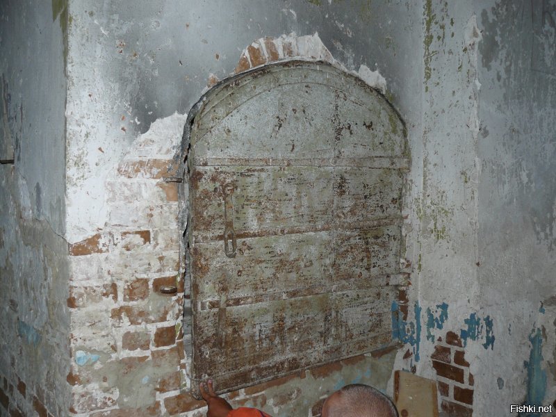 Курганская область, село Усть-Суерское. В 2008 был в таком виде, но уже тогда начинались реставрационные работы, не могу сказать когда восстановили, но действует уже несколько лет.