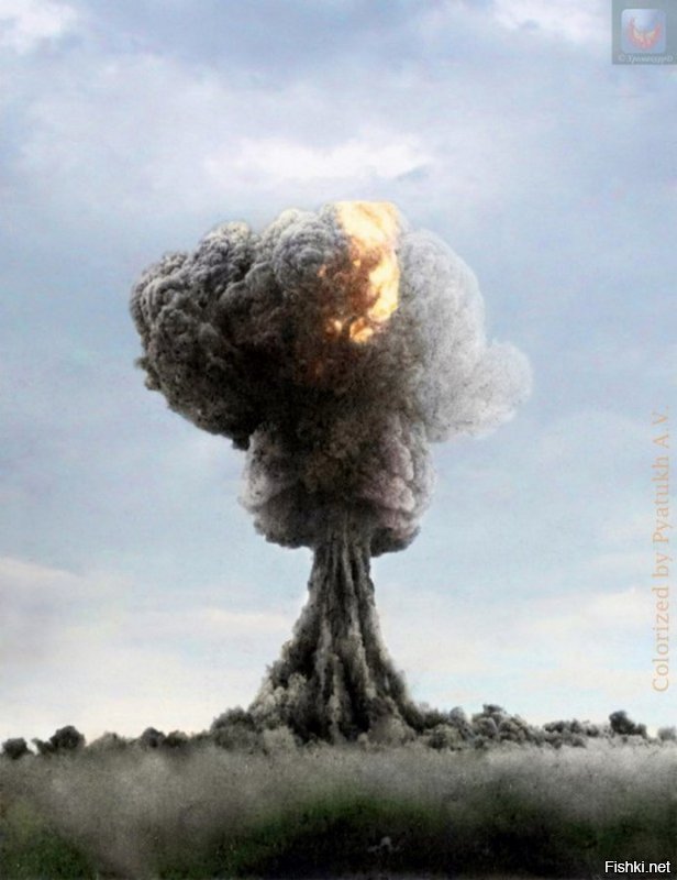 Восстановленное в цвете фото первого советского ядерного взрыва, прогремевшего на Семипалатинском полигоне 29 августа 1949 года.
