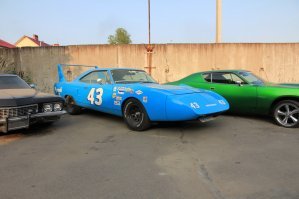 я притащил в РФ сотни полторы подобных машин, КЦ разумеется, и проблемы и плюшки я знаю достаточно хорошо. Так же хорошо знаю что интересно, что нет. конкретно эта машина хлам и никто с ней парится не будет