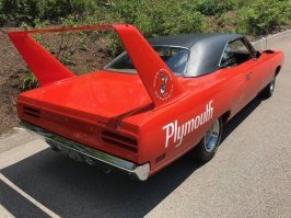 в идеальном состоянии в Штатах 150 000$ красный. в Европе 100 000 ойро