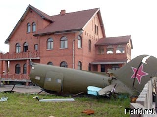 Вас в гугле забанили? 
"Последний в России летающий самолёт Ли-2 (бортовой номер 01300 ФЛА РФ) уничтожен в катастрофе вблизи аэродрома Мячково 26 июня 2004 года, в которой погибло четыре человека"