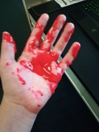 Утро. Просыпается девушка. - Ой, вчера праздник был... напилась, ничего не помню. У меня наверное и мужчина вчера был... Опускает глаза вниз: - Месячные вчера пошли, плохо...
Утро. Просыпается парень. - Ой, вчера праздник был... напился, ничего не помню. У меня наверное и женщина вчера была... Опускает глаза вниз: - Я кажется ее изнасиловал. Смотрит на свои руки: - И убил... Подходит к зеркалу... - И съел...