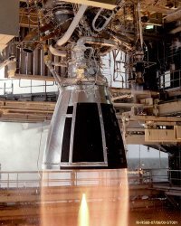 Знакомься, на первой фотографии Мерлин. Это двигатель ракеты Falcon 9, и соответственно их 9 штук в первой ступени. На второй фотографии двигатель RS-68A, на котором летает Delta IV и Delta IV Heavy. Так что, американцы могут обойтись и без российских ракетных двигателей.