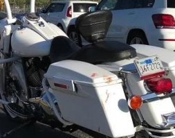 Раз подругу посадил на мотоцикл,
у неё от страха прекратился цикл..