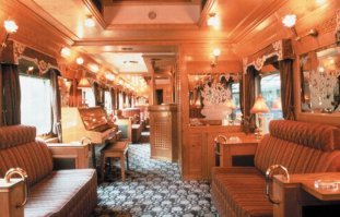 Если сравнивать с современными поездами класса люкс, то примерно на уровне.