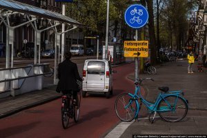 Canta   микроавтомобиль-мотоколяска для инвалидов, который выпускает нидерландская фирма Waaijenberg. Для управления этими мотоколясками не нужны права обычного образца, но требуется специальный сертификат. Ширина мотоколяски Canta меньше 1,10 метров, поэтому, в соответствии с нидерландскими правилами дорожного движения, на них можно ездить по велосипедным дорожкам.
