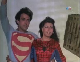 Жарко в Индии супермену...потеет не по детски!