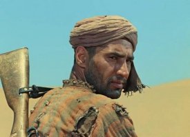 Пассажирский самолет уходит от песчаной бури в Кувейте