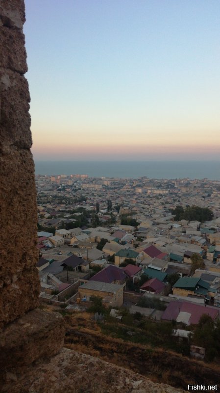 Сентябрь 2017! Заезжали с женой по дороге в Баку)

Идя с крепости, зашли за мороженкой в местный магазин, который был прямо в жилом доме, продавец, очень колоритный старец обрадовался тому что мы с Москвы, и позвал хозяйку, накрыл нам обед и чай... я подумал ну спросят денег фиг с ним, хоть поболтаем, да и все равно обедать пора, так вот.... мало того, что у нас денег не спросили, у нас их и не взяли, очень обиделся дед.... попросил всем рассказать о кавказском гостеприимстве.... вот...
Рассказываю)

п.с. сказал что сами в городе терпеть не могут тех кто спускается с горных сел... ведут себя ужасно, даже в Дербенте, кстати тоже самое мне рассказали в Грозном...
и еще, пока мы там были убили местного прокурора и ввели режим КТО, каждые 2-3 км досмотры транспорта и документов...

Всем удачных путешествий!!!!!!!!!!!