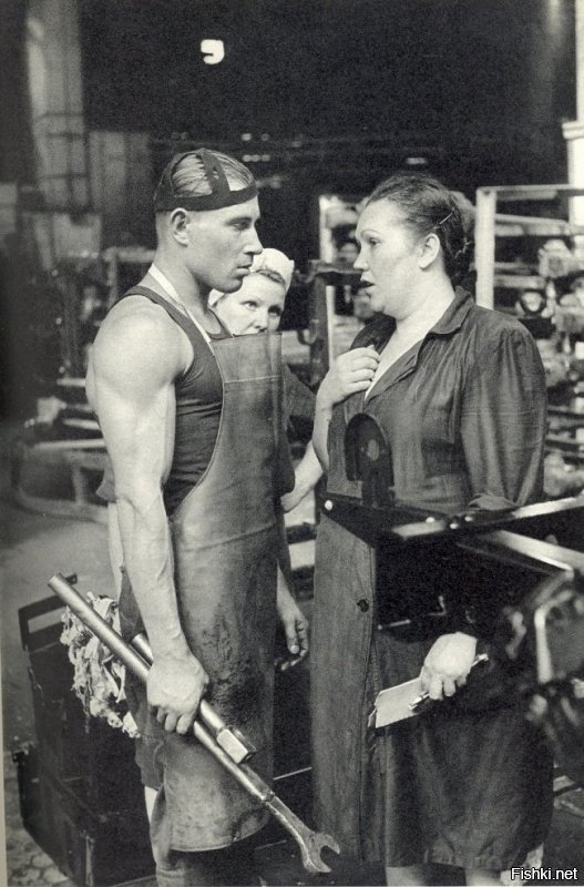 Я категоричкски против представления СССР как сплошного мордора с бараками и кровавой гбнёй. Но и в другую сторону передергивать и петь что был сплошной кумач и бантики нельзя. Всё было. И красота и надежа, и эхо войны еще больно отдавалось и перегибы на местах. Ибо дураков при СССР было ничуть не меньше чем до или после.