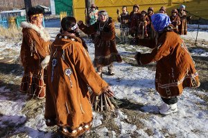 Вечером в полицейском участке.