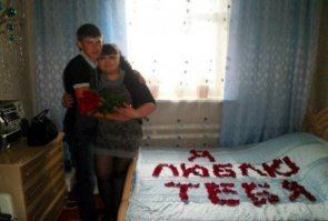 А тут-то, что не так ? :) Нормальные молодые люди ))