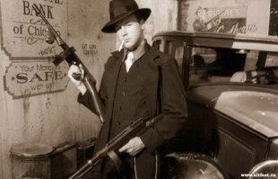 Сначала в этом месте ловушка была другая. Знак висит на пятом столбе  начала подъема на эстакаду и быстро въезжающий водитель мог просто не заметить и прозевать. Скорость 60 км/ч на спуске невозможно выдержать, даже если видел знак въезда в город, а тут вообще подарок судьбы! А НА СПУСКЕ СТАВИЛИ ТРЕНОГУ С КАМЕРОЙ!!! Штрафы просто стекали пачками. Так они теперь на этом месте дальше экспериментируют с вариантами ограбления водителей. Подонки!