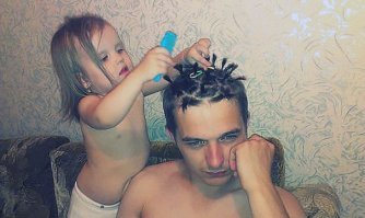 после работы приходишь домой уставший, и примерно вот такое происходит...а ты просто устал)