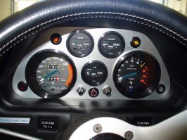 Меня всегда удивляла приборная панель в стиле ВАЗ 2106. (На самом деле конечно наоборот, но ту все идет от детских воспоминаний...)