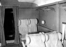 А на советских то покруче салоны были.... Иногда. Жаль, что потом все позабыто в пользу упрощения и экономии.