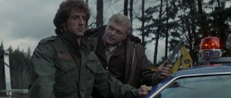 - Зачем ты носишь такой нож? 
- Для охоты
- На кого можно охотиться с таким ножом?
- На врага