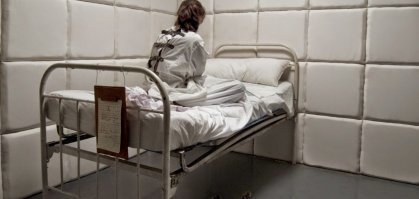 А вот и сам художник...