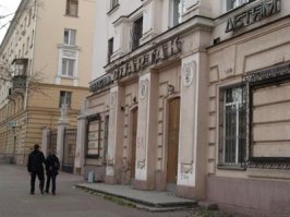 Вот старые фото некоторых кинотеатров Челябинска. Эх, были времена!