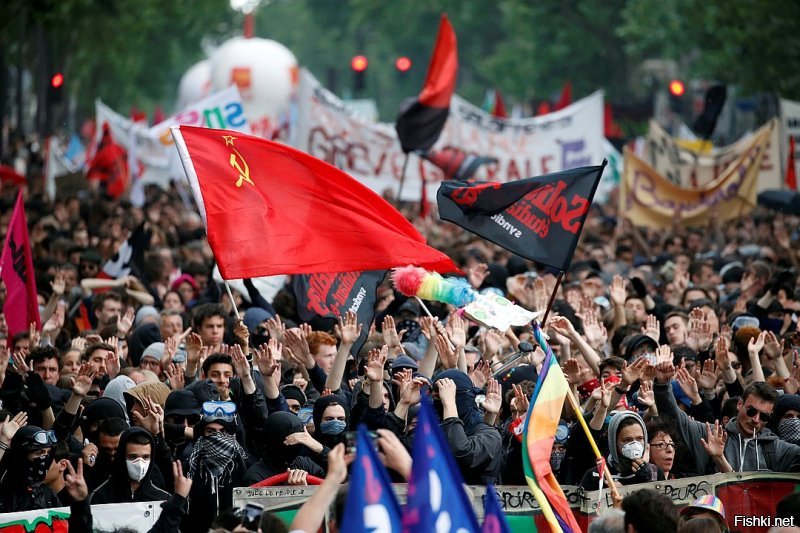 Прям ближайший пример, в Париже 22.05.2018г. Еще и пару линий метро перекрыли.

Откровенно не понимаю почему у нас так мало про это пишут.