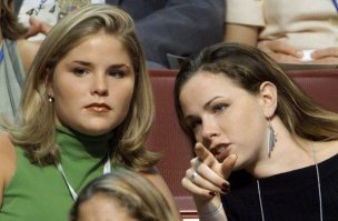 Все эти нищеброды могут дружно курить, глядя на этих простых девушек