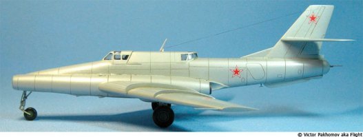 Ил-102 будто грубая переделка Ил-2. Тем более это уже 80-е годы были. Уже таких самолетов не делали, даже экспериментальных. Уж очень кондово. 
Поэтому Су-25 и пошли в войска.