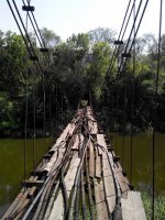 Самый стремный мост, пожалуй.
ВВ кабель проложен...Еще и с соединительными муфтами...Бррр