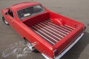 Профессионалы не стали бы закатывать все в металл. Выглядит убого. Когда люди делают с душой, делают так