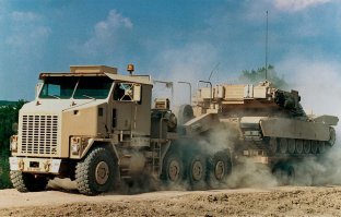 Вот ваши "старшие братья" америкосы везут абрамсы. Ты видимо об этом и не подозревал, правда?