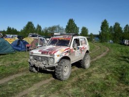 А  это  точно  ..внедорожник ?

Чёт  больше на полноприводный варинат  москвича смахивает а  не на внедорожник.