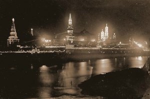 Кремль декорирован электрическими лампочками в честь коронации Николая II, 1896