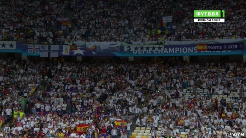 Полупустые трибуны ?