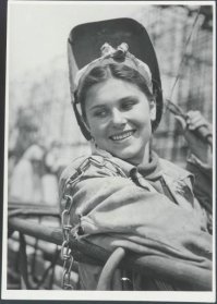 Сварщица-комсомолка Рая Молдован на Каховской стройке 1950-1956