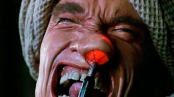 В Тюменской области женщине удалили зуб из носа. Зубная фея в шоке