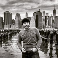 Некий выпускник ВГИКа, Рустам Вагапов, снял ролик и двигает его в надежде снять что то более приличное, чем ту хрень, которые якобы заказали родители выпускников из Жуковского :) Нормальные родители денег приберегут на дальнейшее обучение, вместо того что бы тратится на дебильные клипы