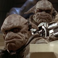 Мне напомнило пришельцев из "Пятого элемента".