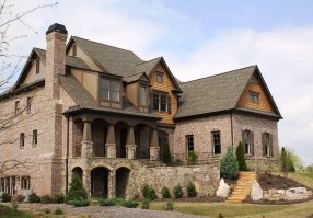 Вот это - особняк. А в посте всё тот же сарай, только осовремененный.