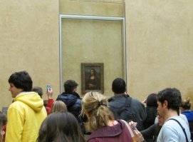 Если картина производит такое сильное впечатление на психов, то её защищать нужно соответствующим образом. Например, после покушения на "Мону Лизу" в 1956 году для неё сделали собственный зал с контролем температуры. Сама картина помещена за пуленепробиваемое стекло, исключающее любое воздействие вандалов.