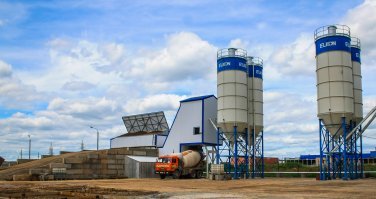 Глупый Вы.

Компания производит качественный бетон и осуществляет доставку на территории ОЭЗ "Алабуга", в г. Елабуга и в Елабужский район. 

Они производят бетон, его не сложишь на склад, производят когда есть заказ, и продукция поступает прямо в бетономешалки....

Все заводы по производству бетону по размаху похожи, а вот фото этого завода: