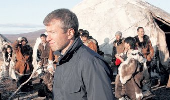 А так как у чукчей не было вождей, договориться с ними было просто нереально. Лидерская позиция семейных кланов не уходила дальше стойбища. 

Теперь вождь есть ...