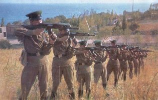 Ну эти блин, настреляют! Сам лично знаю, какая отдача у АКМа.