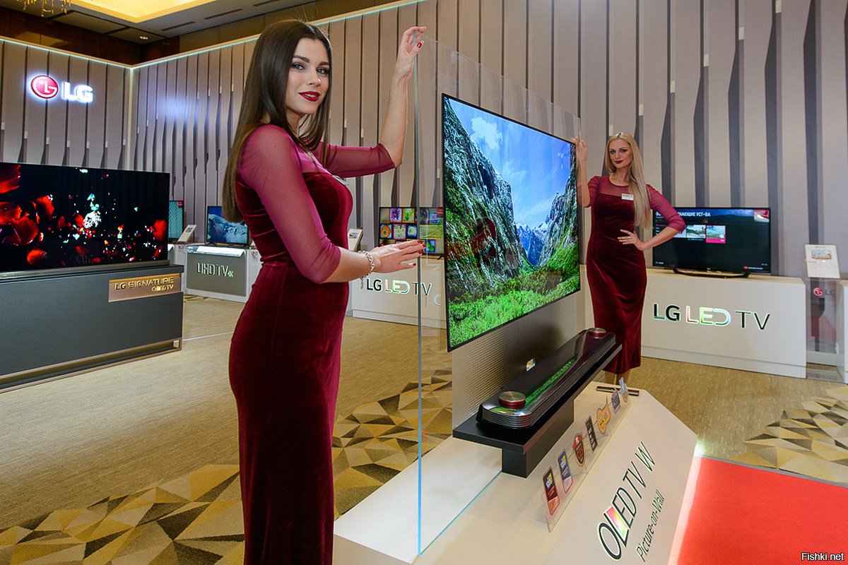 Лучшим тв в мире. Супертонкий телевизор LG. Тонкий телевизор LG. Самый тонкий телевизор LG. Самый тонкий телевизор в мире.